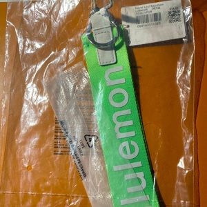 LULULEMON NEVERLOST keychain **rare